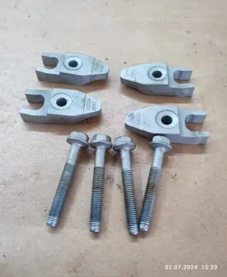 Opel Astra K Fuel Injector clamp holder