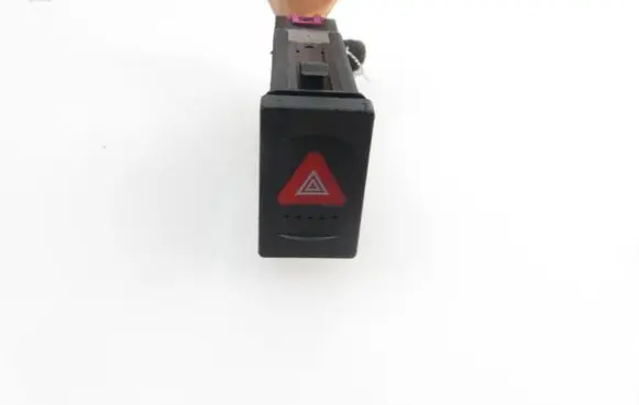 Volkswagen PASSAT B5 Hazard light switch 108885