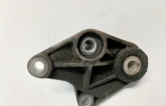 Ford Focus Engine mounting bracket 3M516P093DC