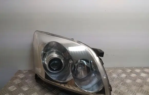 Toyota Avensis T250 Headlight/headlamp