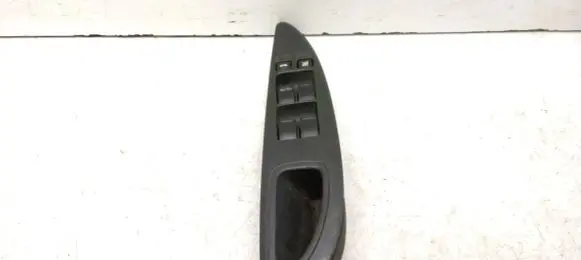 Nissan Primera Electric window control switch 25401AV640 C8DD702N