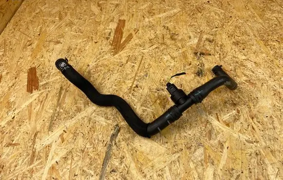 Engine coolant pipe/hose