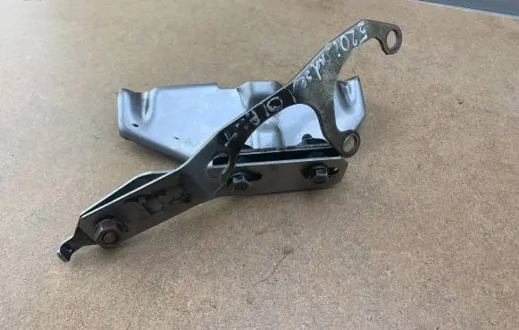 BMW 5 E39 Muffler mount bracket/holder 18207508452 18207508518 18207508451