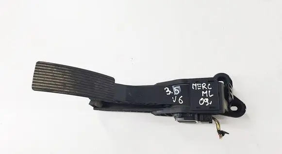 Mercedes-Benz ML W164 Accelerator throttle pedal A1643000004-474 a1643000004