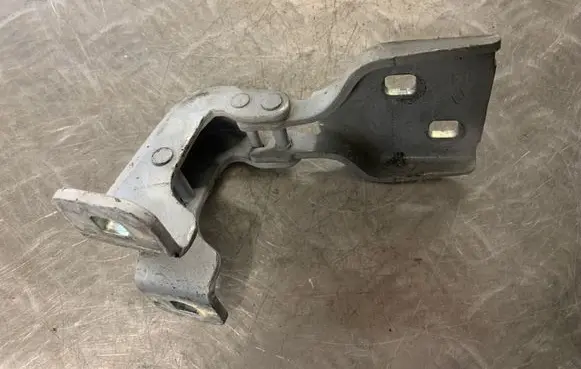 Renault Master III Front door upper hinge 804000006R