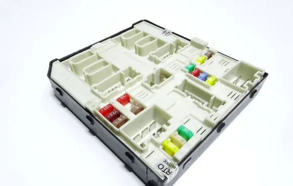 Renault Master III Fuse module 284B66852R 1031132564 519543F08