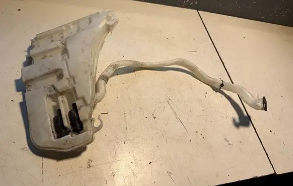 BMW 5 F10 F11 Windshield washer fluid reservoir/tank 13264011 7269643 8050439