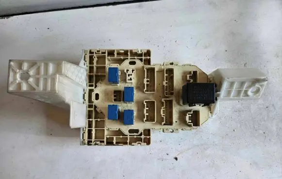 Suzuki SX4 Fuse module 3677055L40 B55L4 LOT9925