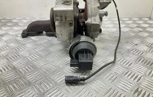 Audi Q3 8U Turbo 03L253056T