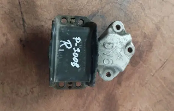 Peugeot 3008 I Engine mount bracket 9636583980