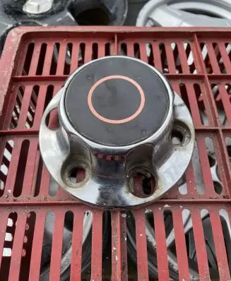 Isuzu Trooper Original wheel cap
