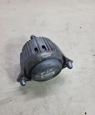 Engine mount bracket