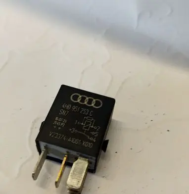 Skoda Superb B6 (3T) Other relay 4H0951253C