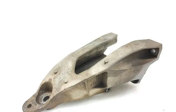 Volkswagen Transporter - Caravelle T5 Engine mounting bracket 7E0199370