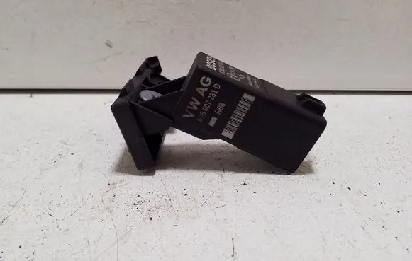 Glow plug pre-heat relay