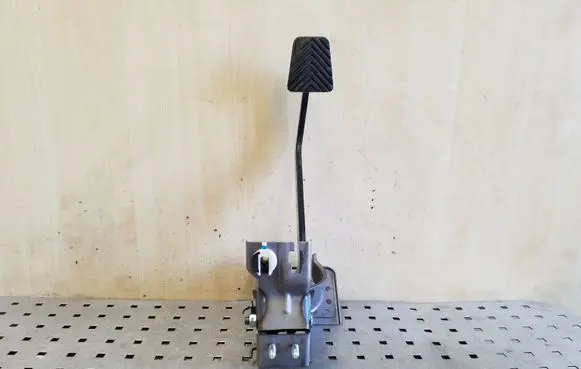 KIA Rio Brake pedal