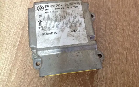 Volkswagen Golf V Airbag control unit/module 1K0909605A