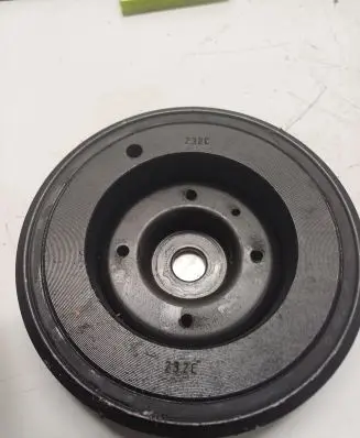 Volkswagen PASSAT CC Crankshaft pulley 06H105243K