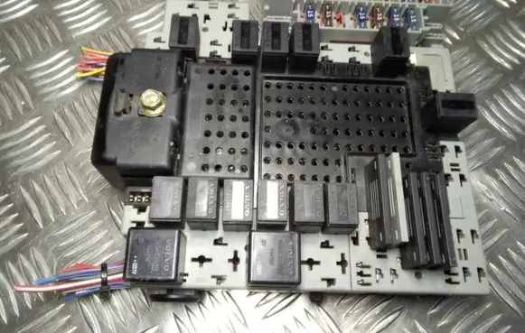 Volvo S60 Fuse module 08696040 08696098 9162316
