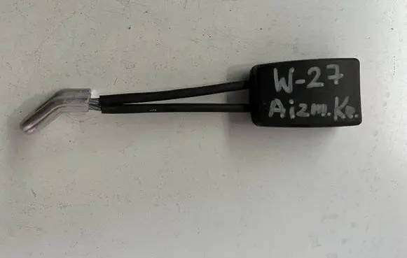Volkswagen New Beetle Rear seatbelt buckle 1C0858494A 33021063E