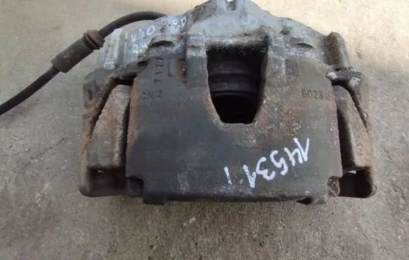 Volvo V60 Front brake caliper 946