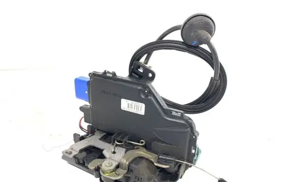 Volkswagen Golf V Front door lock 3D1837015
