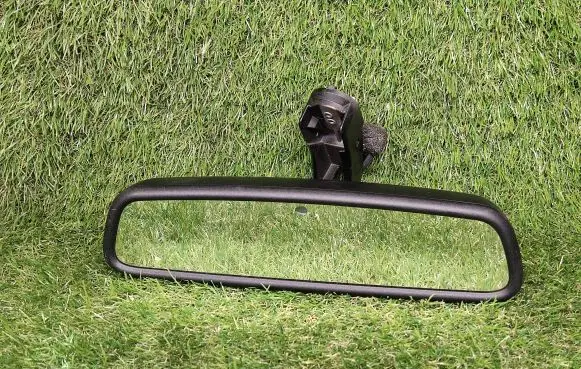 Land Rover Discovery 3 - LR3 Rear view mirror (interior) CTB500110