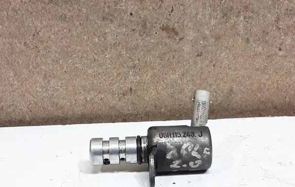 Volkswagen Golf VI Camshaft vanos timing valve 06H115243J