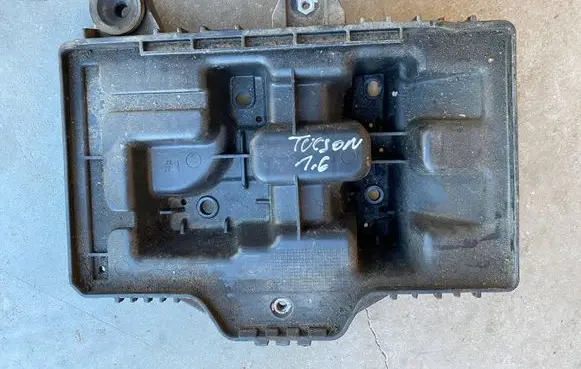 Hyundai Tucson TL Battery bracket 