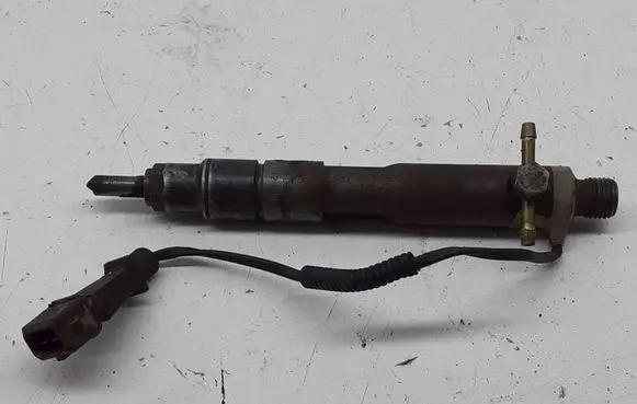 Volkswagen Golf IV Fuel injector 038130201F