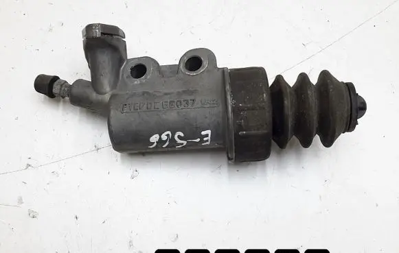 Mazda 3 II Clutch slave cylinder de68037