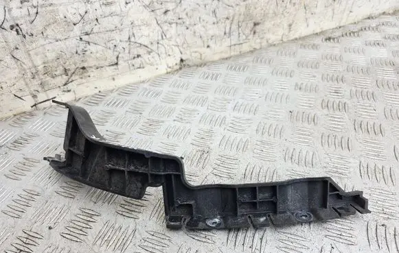 Rear bumper mounting bracket