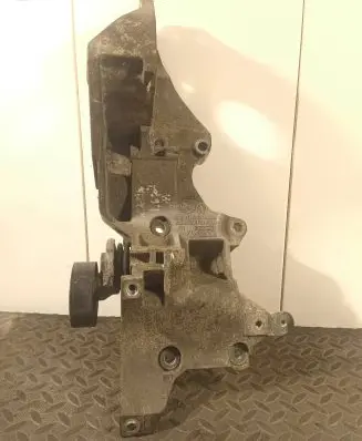 Skoda Octavia Mk2 (1Z) Engine mounting bracket 03L903143Q