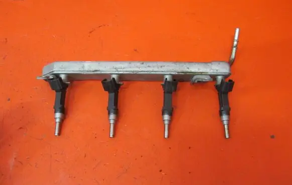Toyota Auris 150 Fuel injector 0280158213