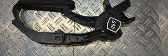 Mercedes-Benz E W211 Accelerator throttle pedal A2113000404