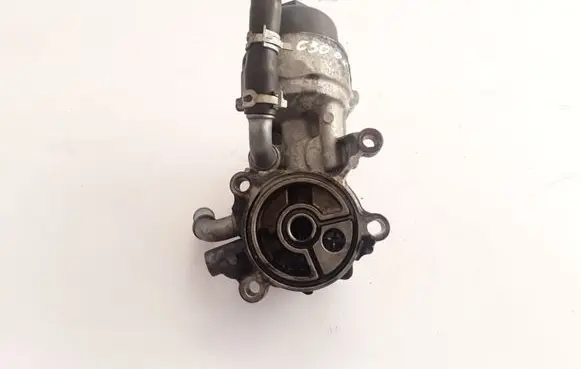 Oil filter mounting bracket