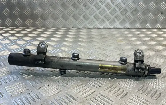 Mercedes-Benz E W211 Fuel main line pipe A6420702595