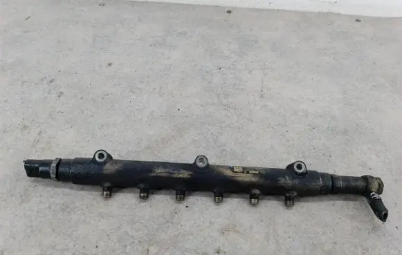 Volvo XC90 Fuel main line pipe 30622085
