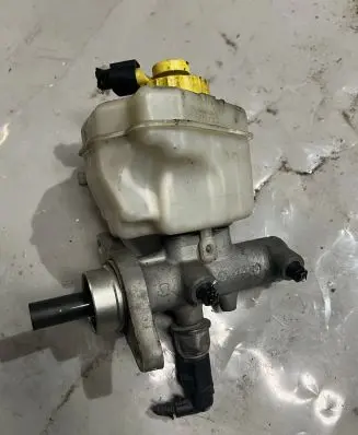 Master brake cylinder
