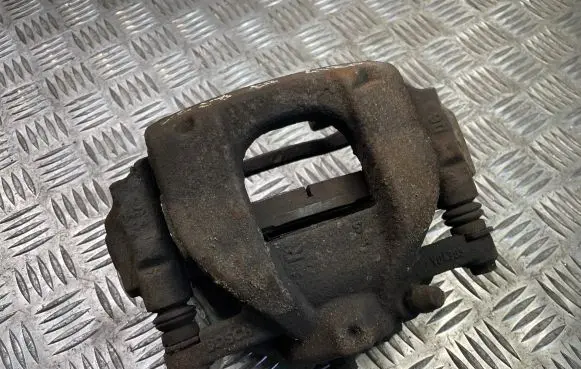 Toyota Auris 150 Front brake caliper