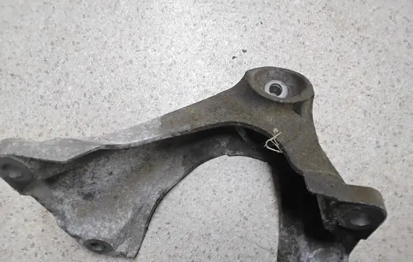 BMW 4 F32 F33 Engine mounting bracket 6788606