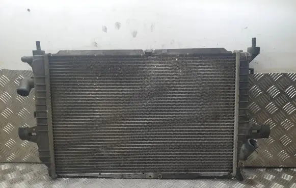 Opel Zafira B Coolant radiator 6311501E