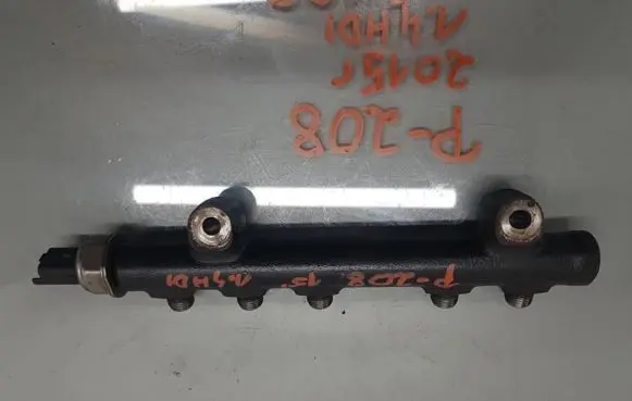 Peugeot 208 Fuel main line pipe
