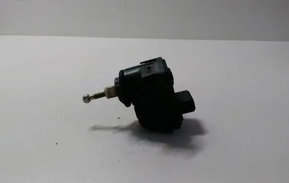 Volkswagen Golf III Headlight level adjustment motor 00728202