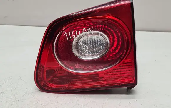 Volkswagen Tiguan Tailgate rear/tail lights 5N0945094B