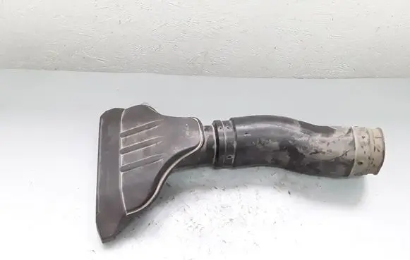 KIA Carens II Air intake duct part 282101D300