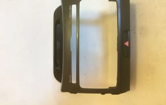 KIA Sportage Radio/GPS head unit trim U097813810