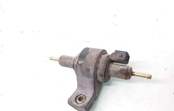 Volkswagen Transporter - Caravelle T5 Webasto auxiliary heater fuel pump 9012868C