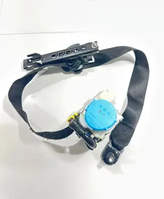 Mercedes-Benz A W176 Front seatbelt A0008600388