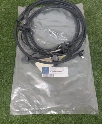 Mercedes-Benz E W212 Headlight washer hose/pipe 2128600892